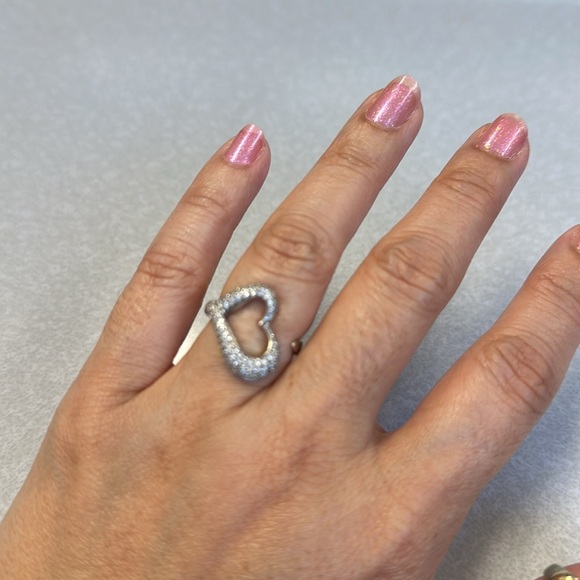14k Gold Open heart diamond ring - Picture 2 of 6